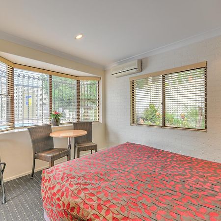 Motel Grande Тамуорт Экстерьер фото