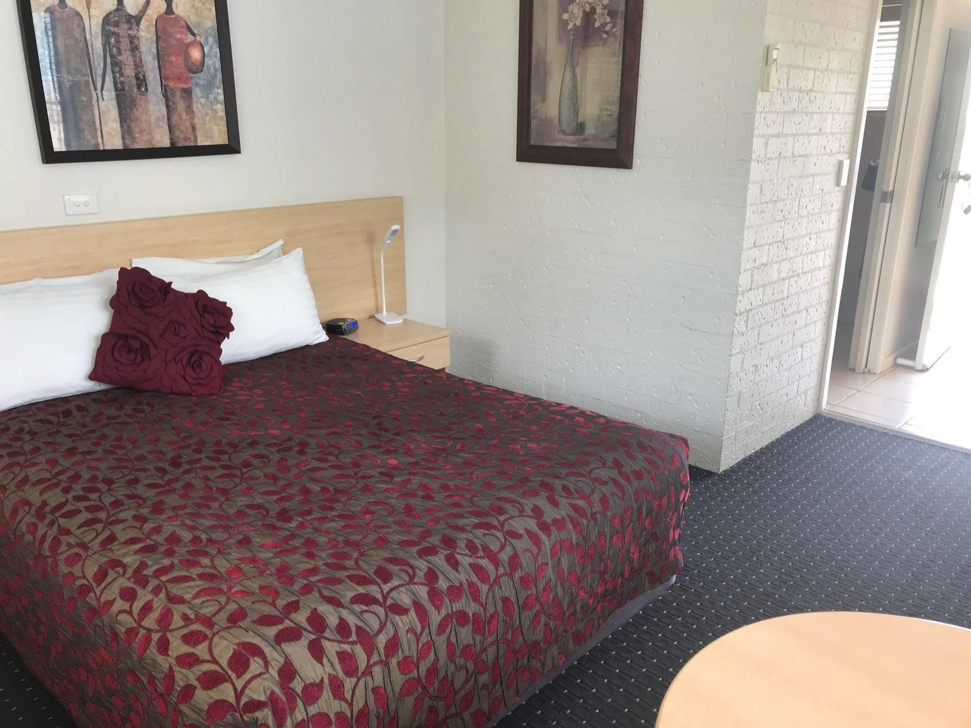 Motel Grande Тамуорт Экстерьер фото