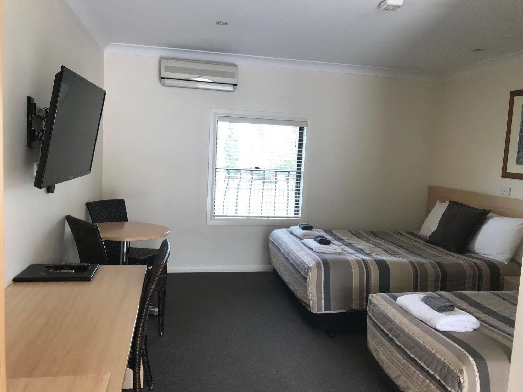 Motel Grande Тамуорт Экстерьер фото