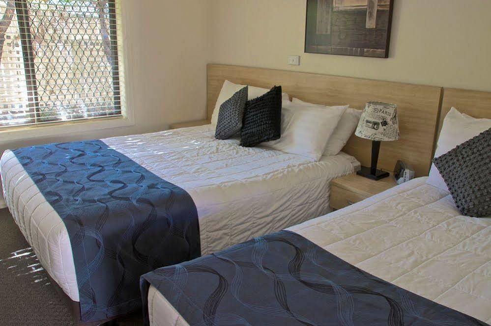 Motel Grande Тамуорт Экстерьер фото